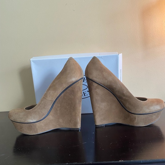 Steve Madden- Roxxie taupe suede wedge. Size 9.5. 5.5” heel and 1.5” platform - Picture 3 of 11